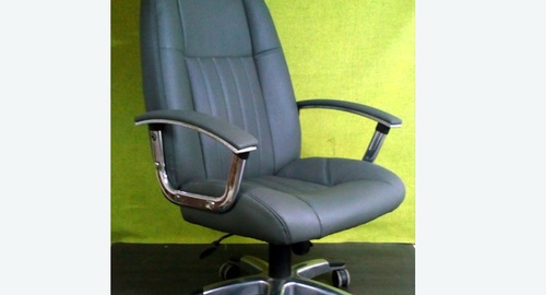 Перетяжка офисного кресла кожей. Кондопога